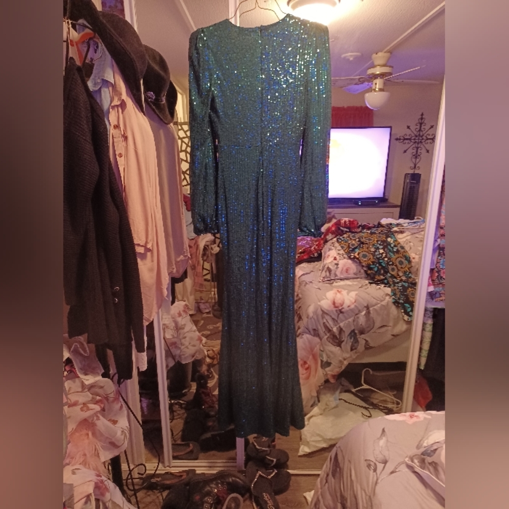GOWNS - Picture 4 of 4